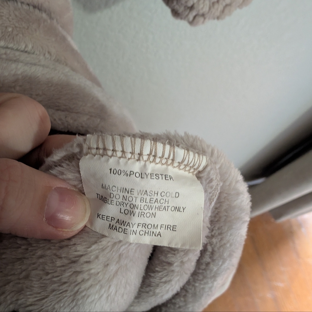 Richie House Oversized Plush Robe - Picture 6 of 6
